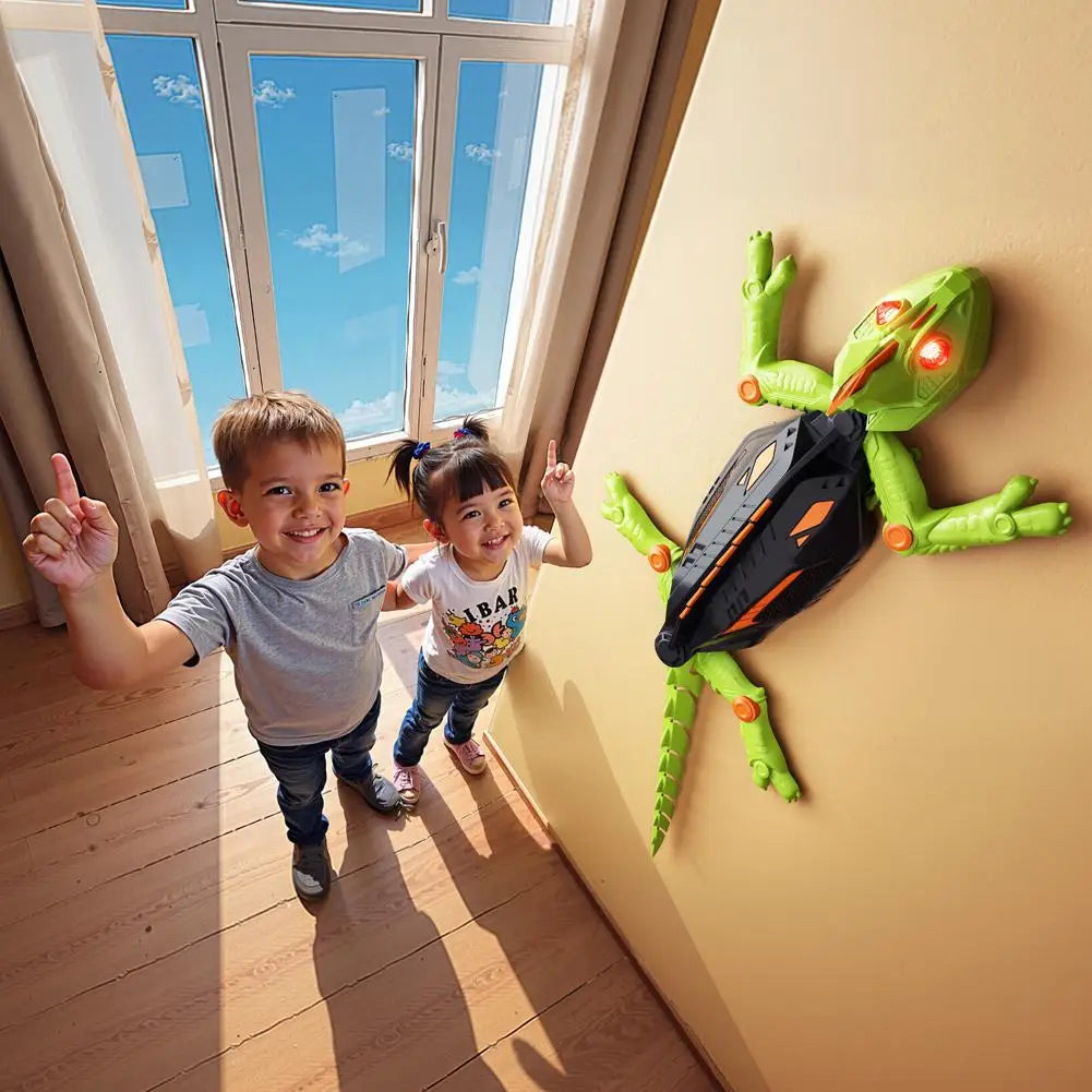 Gekofun the Climber, Winktoys Remote Controlled Toy, Electric Lizard with LED Light-Up Eyes, 360° Rotation,